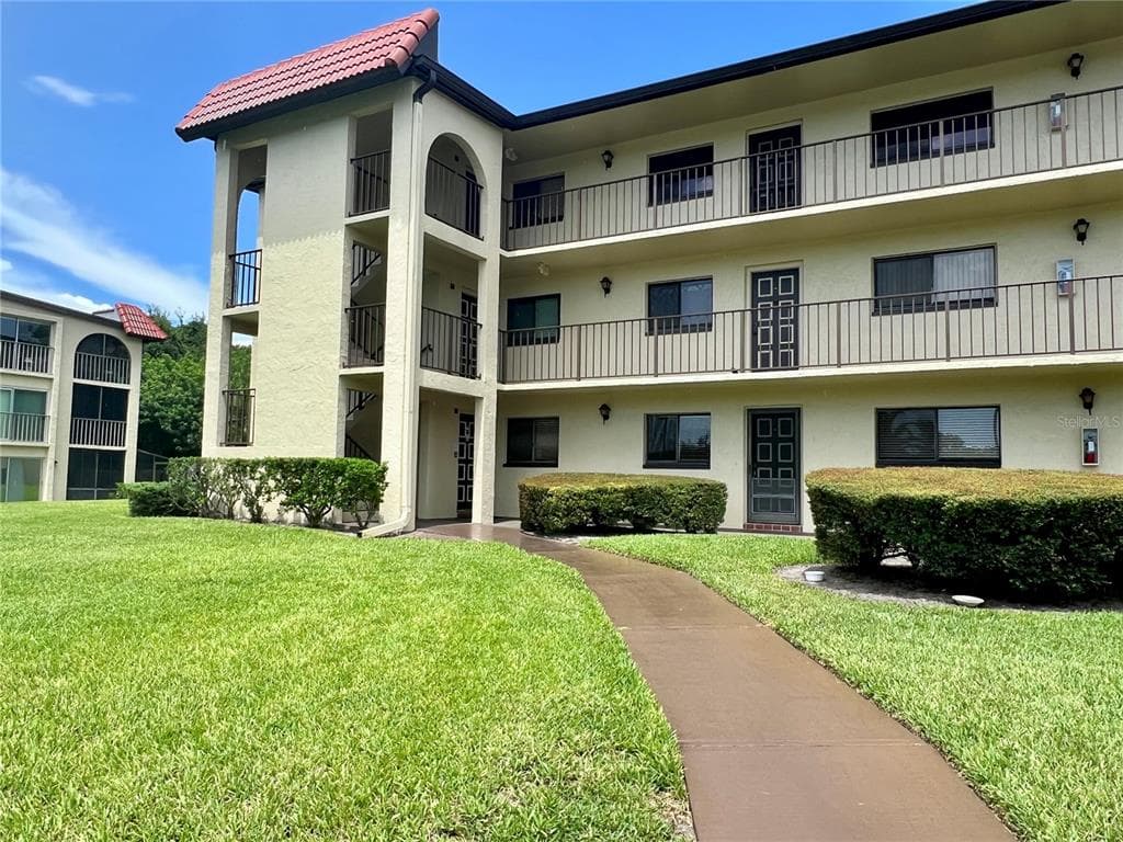 3055 CASA DEL SOL CIRCLE UNIT 101 CLEARWATER, FL 33761
