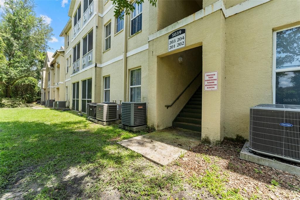 5039 SUNRIDGE PALMS DRIVE UNIT 204 TAMPA, FL 33617