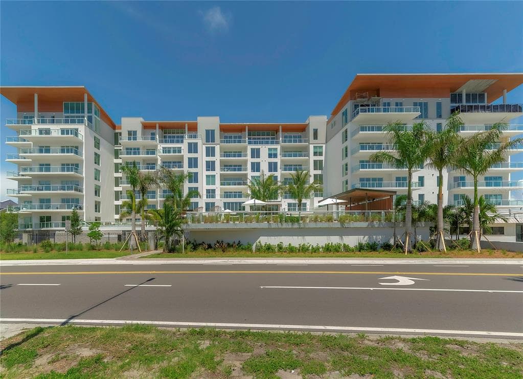 1020 SUNSET POINT ROAD UNIT 302 CLEARWATER, FL 33755