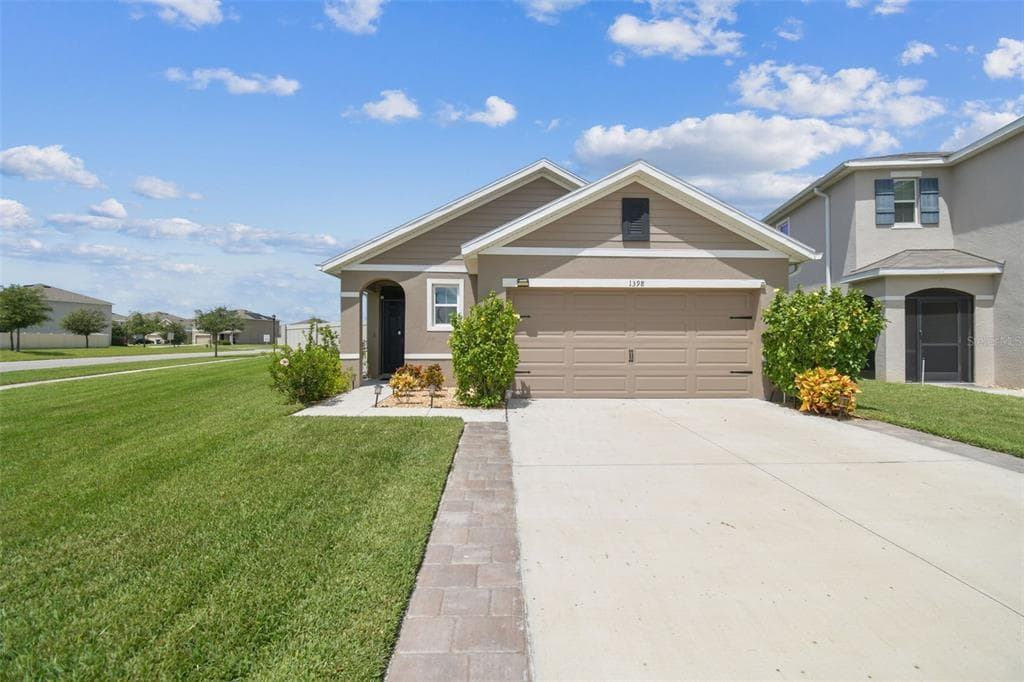 1398 CRESCENT HOOP WAY WESLEY CHAPEL, FL 33543