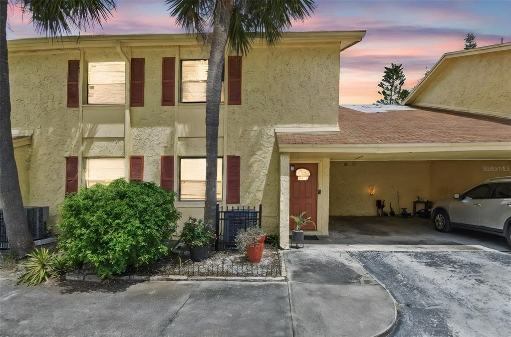 7611 LA MESITA COURT UNIT 7611 TAMPA, FL 33615