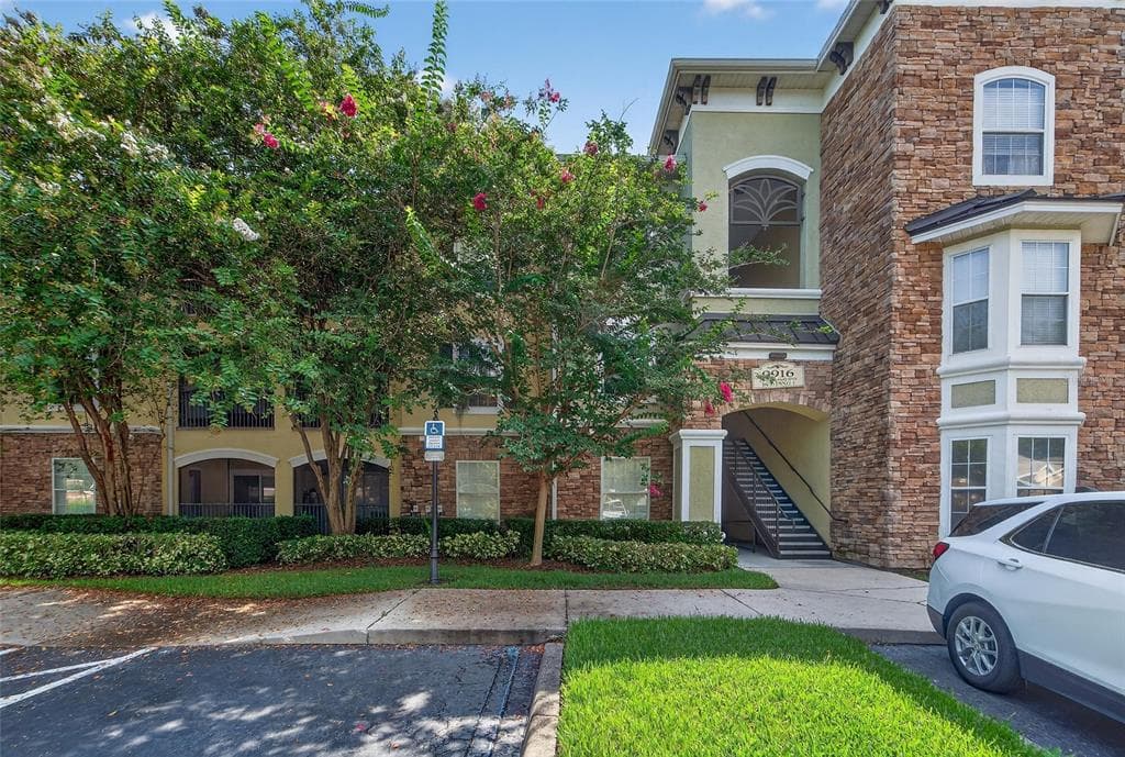9916 COURTNEY PALMS BOULEVARD UNIT 203 TAMPA, FL 33619