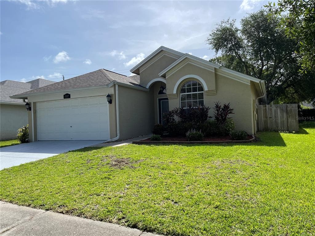 1527 SCOTCH PINE DRIVE BRANDON, FL 33511