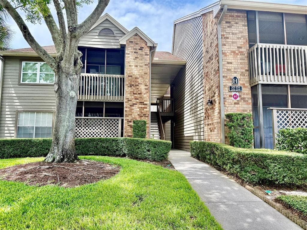 2500 WINDING CREEK BOULEVARD UNIT H202 CLEARWATER, FL 33761