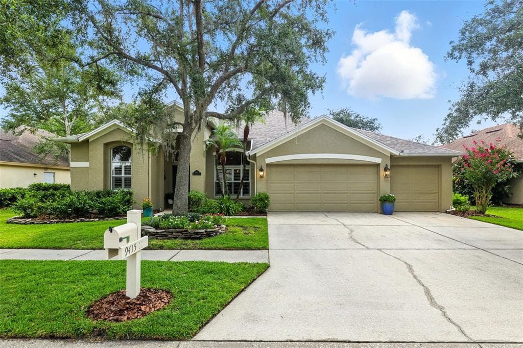 9415 HUNTERS POND DRIVE TAMPA, FL 33647