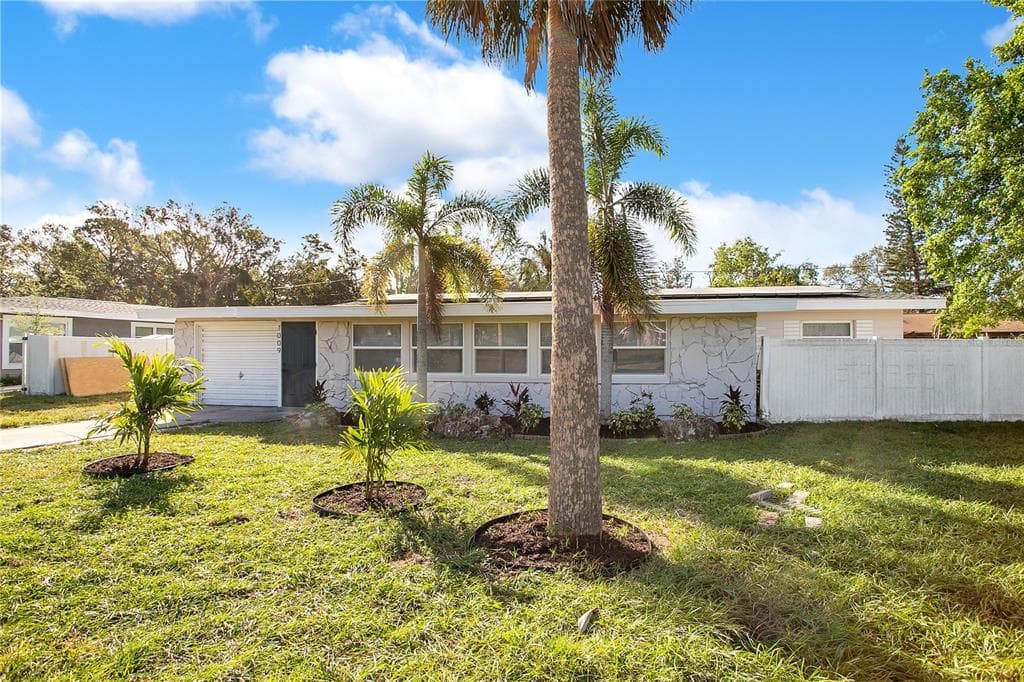1009 FARRAGUT DRIVE N ST PETERSBURG, FL 33710