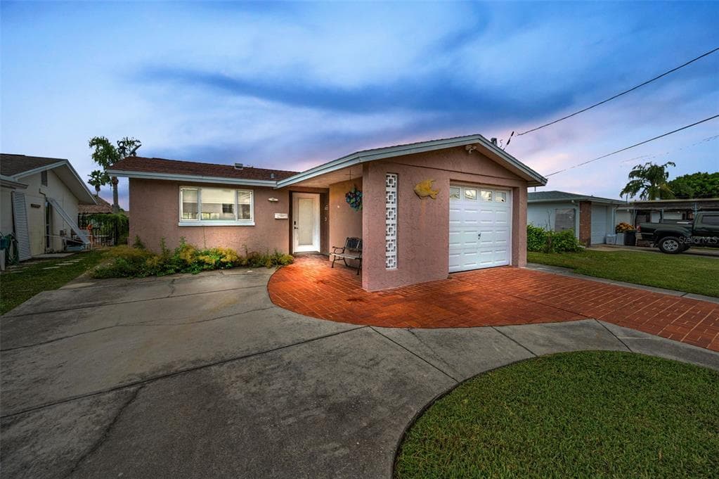 5033 BLUE HERON DRIVE NEW PORT RICHEY, FL 34652