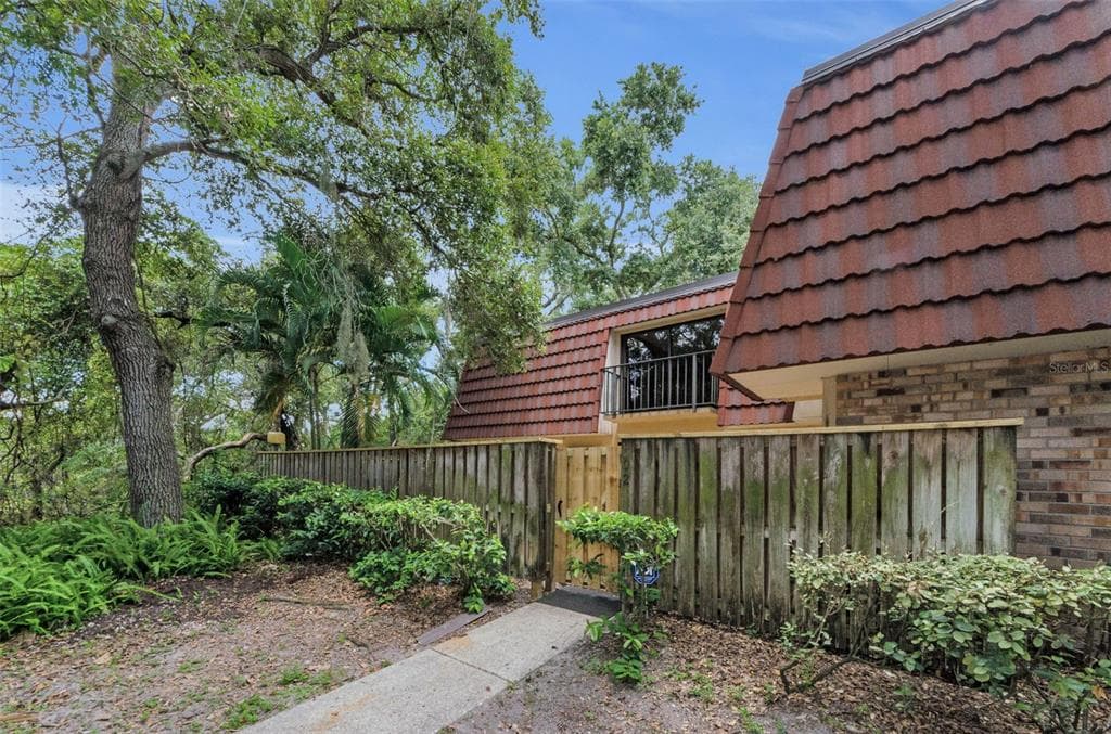 702 1ST COURT PALM HARBOR, FL 34684