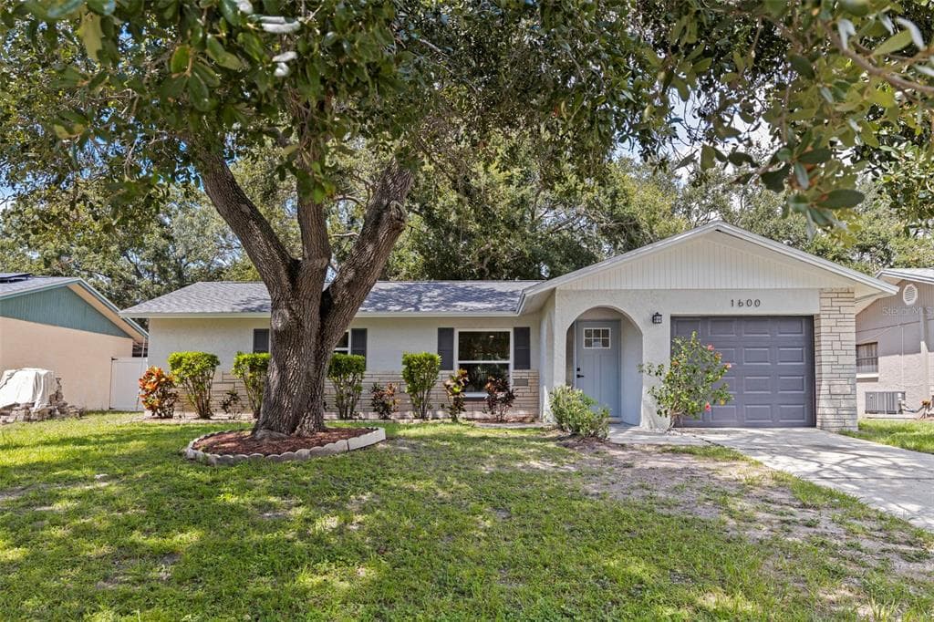 1600 AMBERLEA DRIVE N DUNEDIN, FL 34698