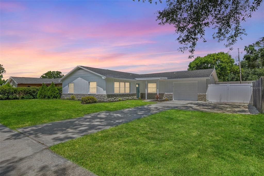 2507 HOLLIS DRIVE TAMPA, FL 33618