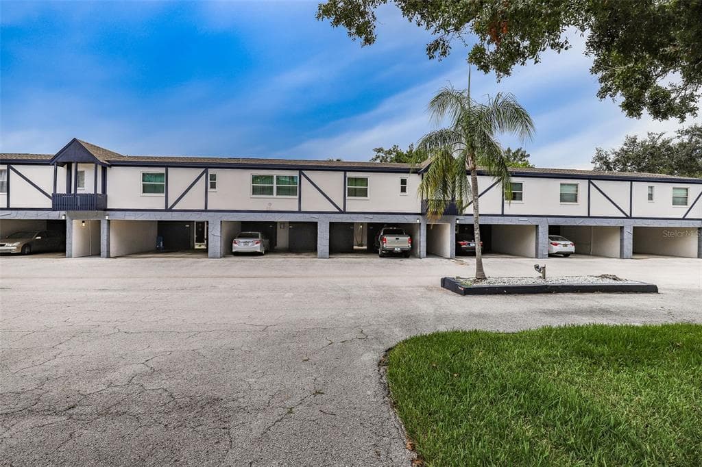 1126 KING ARTHUR COURT UNIT 415 DUNEDIN, FL 34698