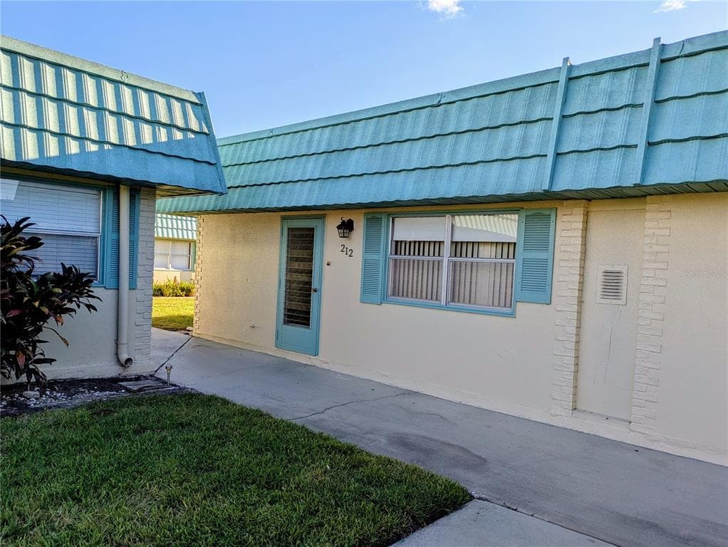 101 CAMBRIDGE TRAIL UNIT 212 SUN CITY CENTER, FL 33573