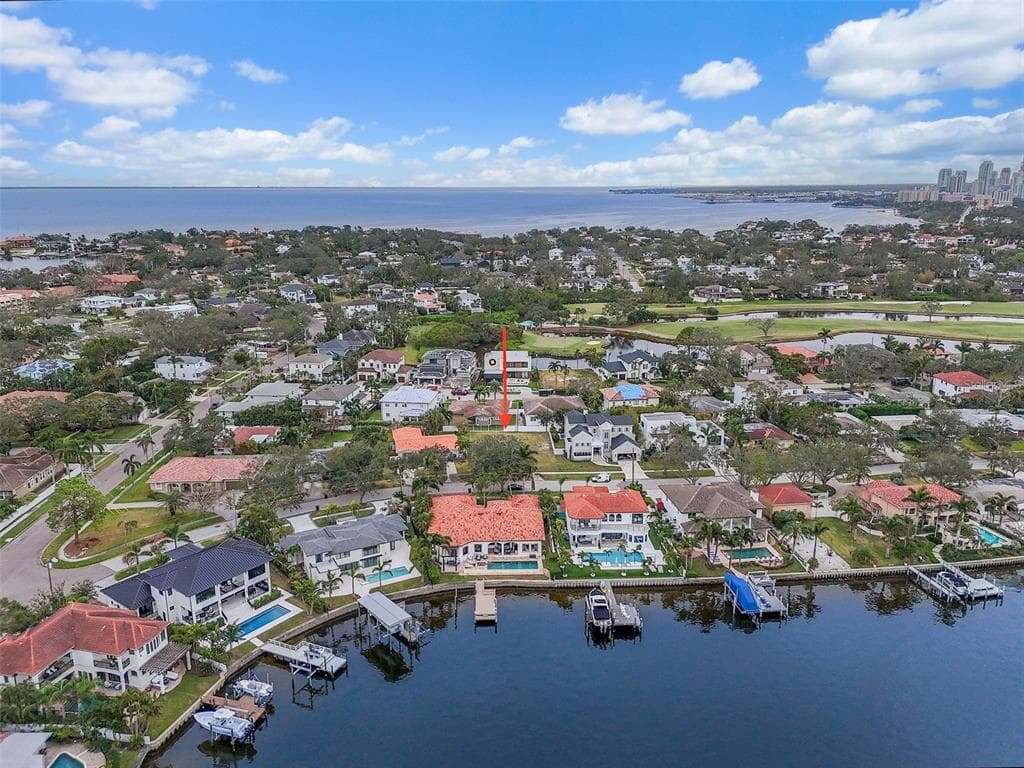 372 BAYVIEW DRIVE NE ST PETERSBURG, FL 33704