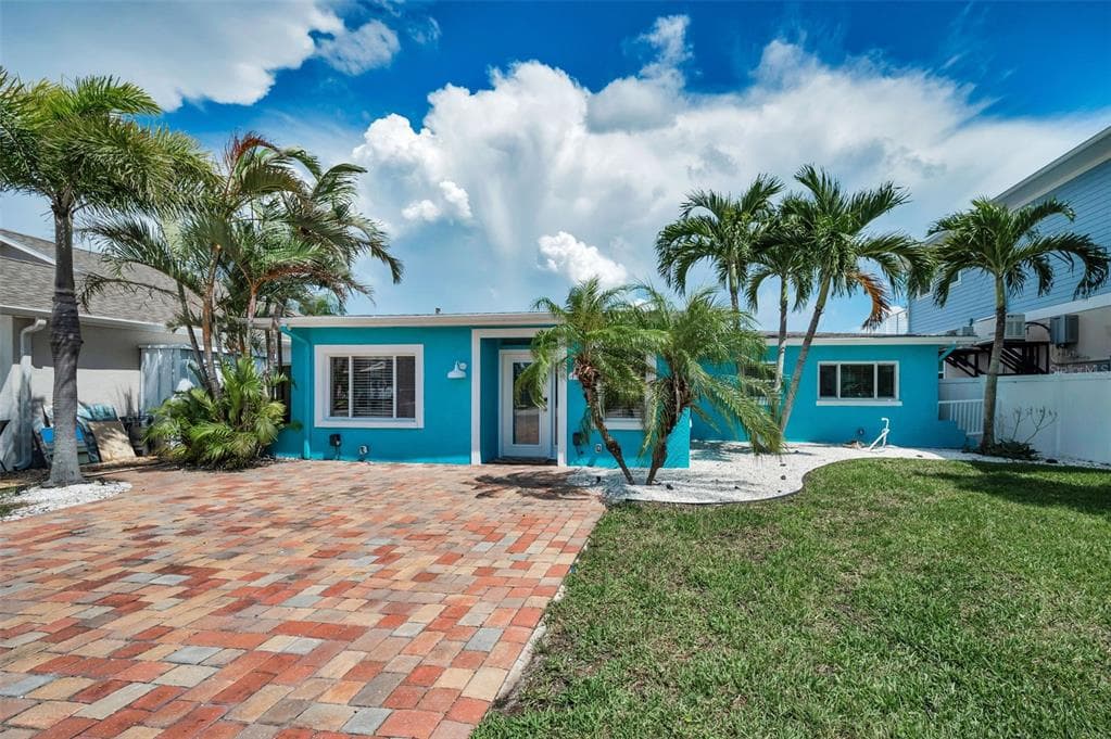 17727 LONG POINT DRIVE REDINGTON SHORES, FL 33708