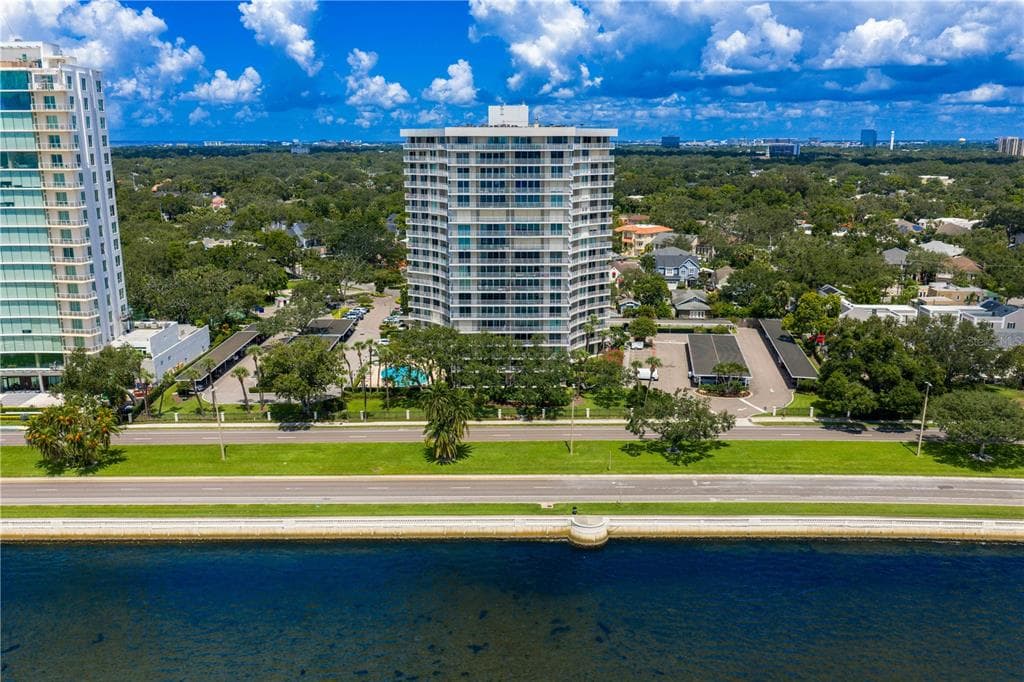 2611 BAYSHORE BOULEVARD UNIT 302 TAMPA, FL 33629