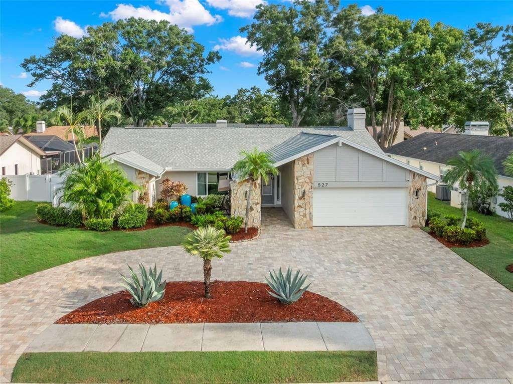 527 HUMPHRIES ROAD SAFETY HARBOR, FL 34695
