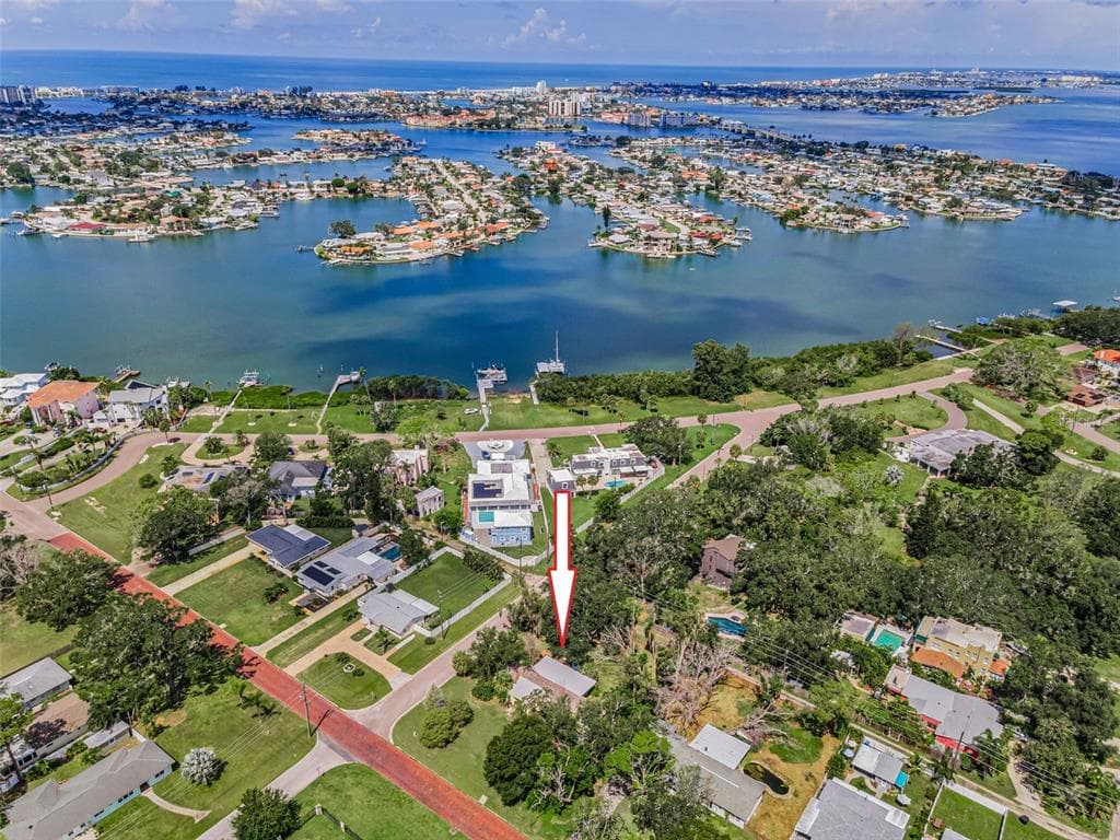 645 VILLAGRANDE AVENUE S ST PETERSBURG, FL 33707