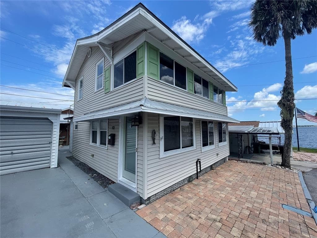 12 PLAZA STREET E BRADENTON, FL 34208