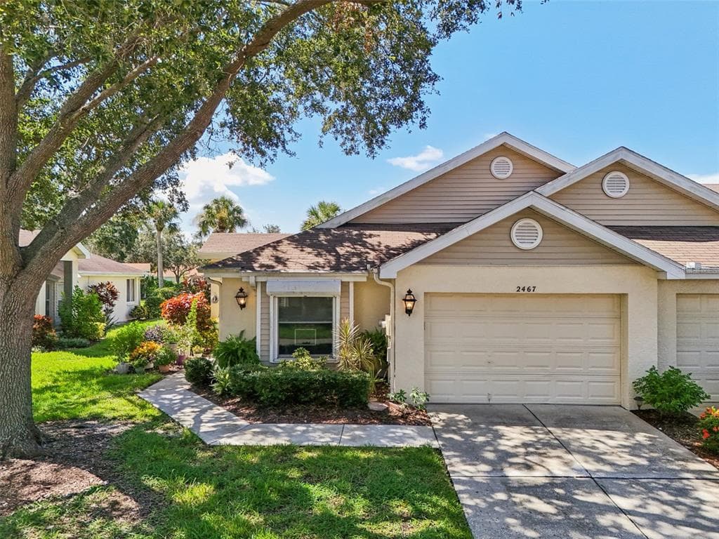 2467 NANTUCKET HARBOR LOOP UNIT 122 SUN CITY CENTER, FL 33573