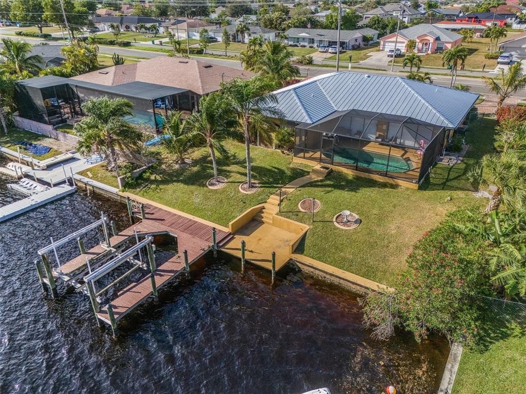 2807 COUNTRY CLUB BOULEVARD CAPE CORAL, FL 33904