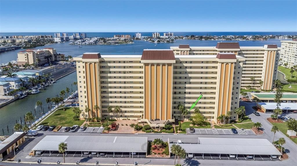4550 COVE CIRCLE UNIT 207 ST PETERSBURG, FL 33708