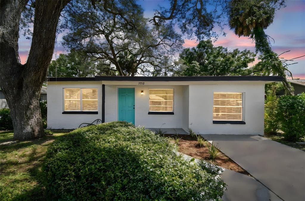 1932 W SAINT JOHN STREET TAMPA, FL 33607