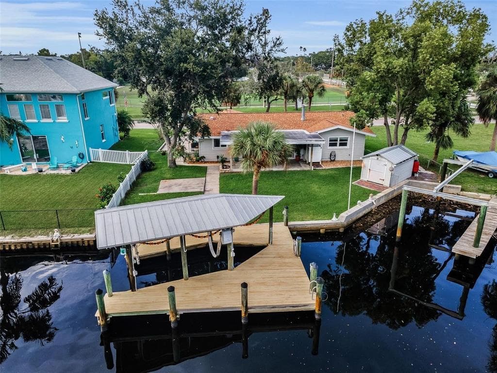 211 W MARTIN LUTHER KING JR DRIVE TARPON SPRINGS, FL 34689