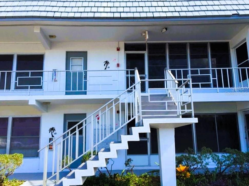 1221 DREW STREET UNIT A21 CLEARWATER, FL 33755