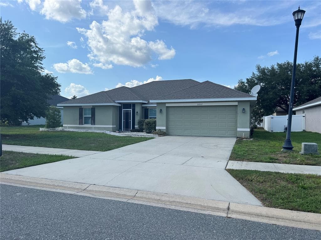 31517 BROADWATER AVENUE LEESBURG, FL 34748