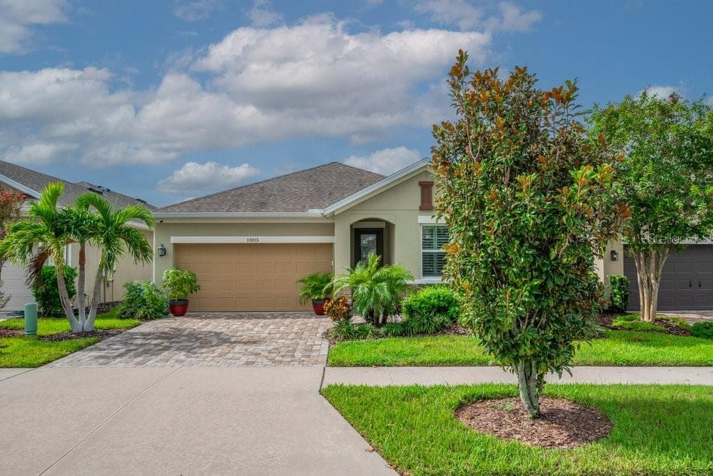 13915 KINGFISHER GLEN DRIVE LITHIA, FL 33547