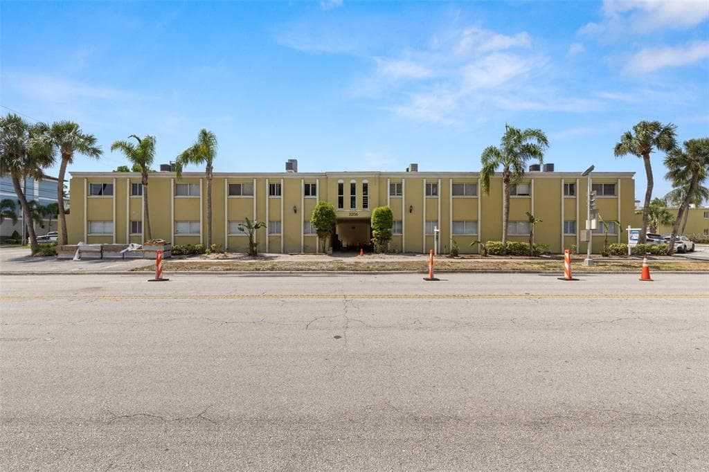 3206 W AZEELE STREET UNIT 107 TAMPA, FL 33609