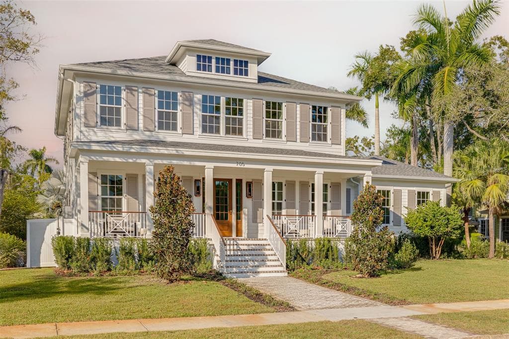 705 17TH AVENUE NE ST PETERSBURG, FL 33704