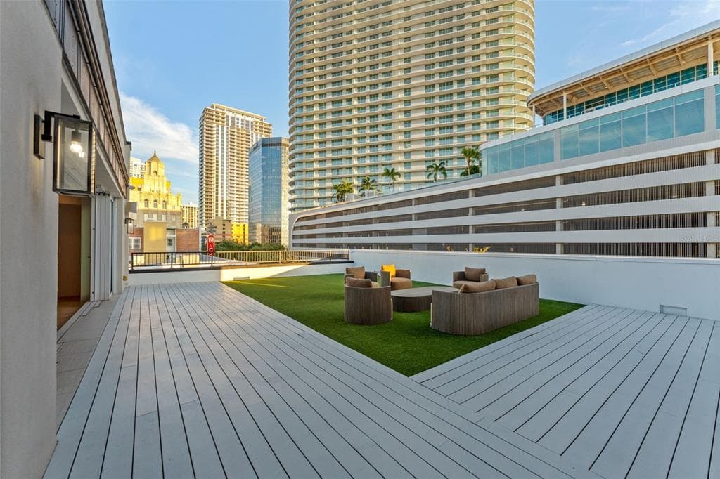465 CENTRAL AVENUE UNIT 301 ST PETERSBURG, FL 33701