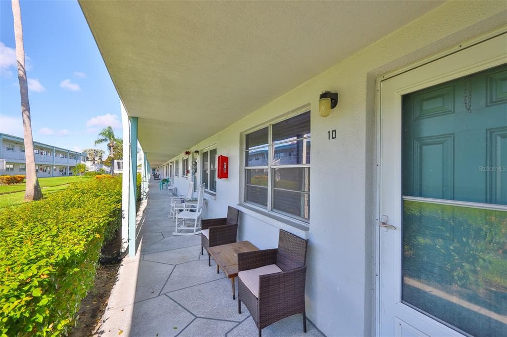 5246 81ST STREET N UNIT 10 ST PETERSBURG, FL 33709