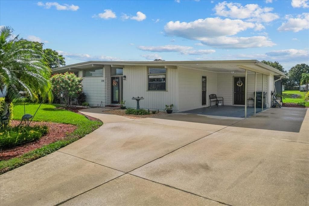 326 CANAL DRIVE LAKE WALES, FL 33859