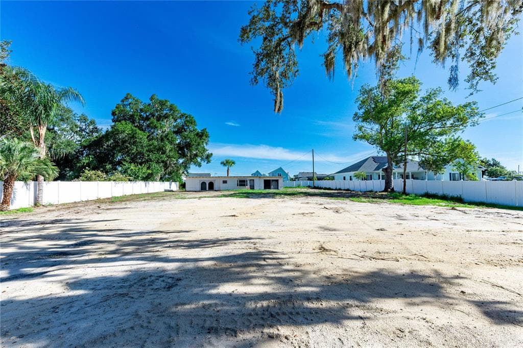 32843 MICHIGAN AVE SAN ANTONIO, FL 33576