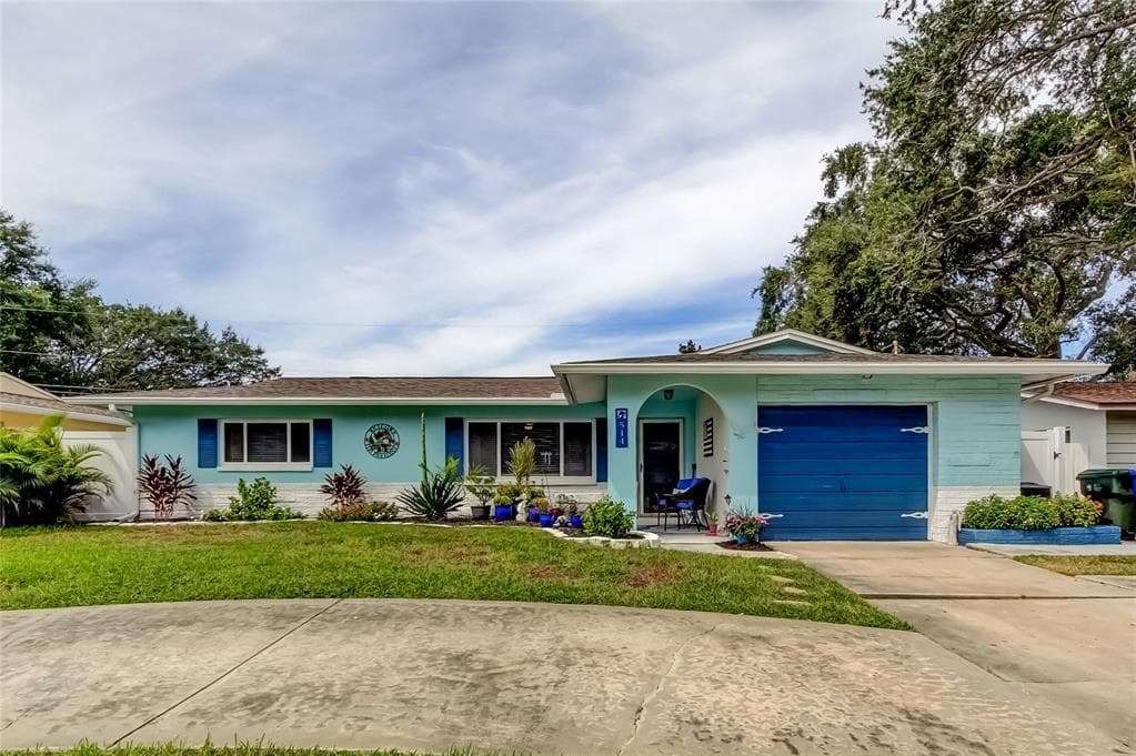 514 E LAKE DRIVE LARGO, FL 33771