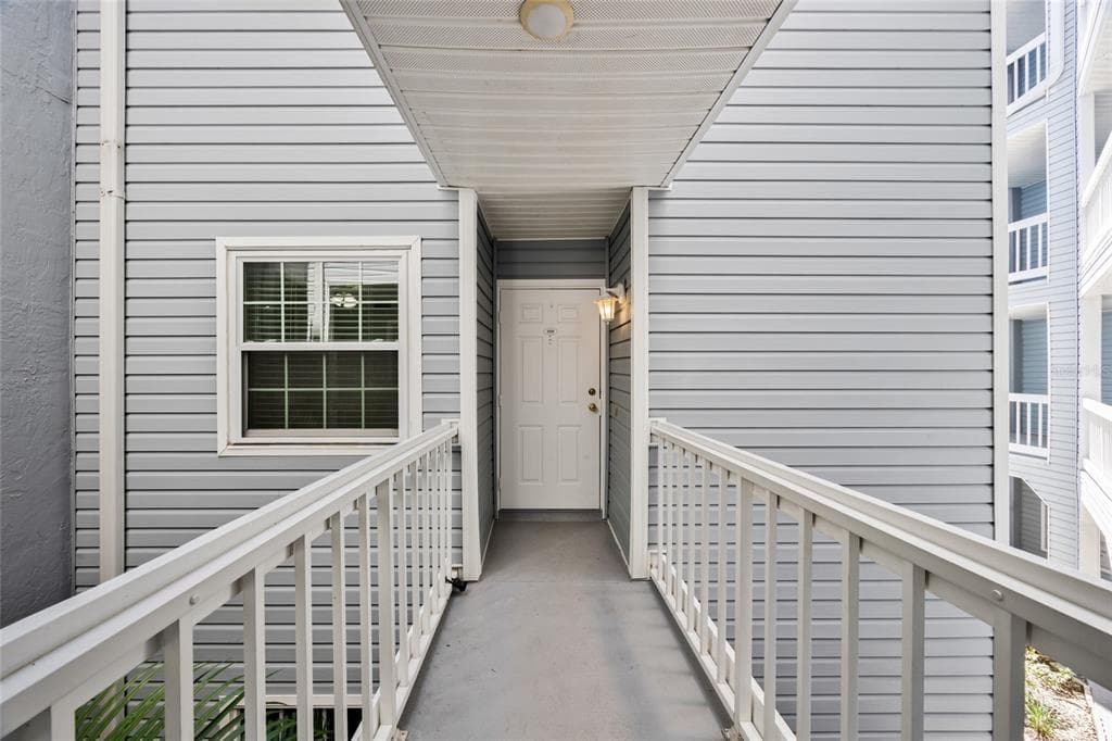 6810 STONES THROW CIRCLE N UNIT 13209 ST PETERSBURG, FL 33710