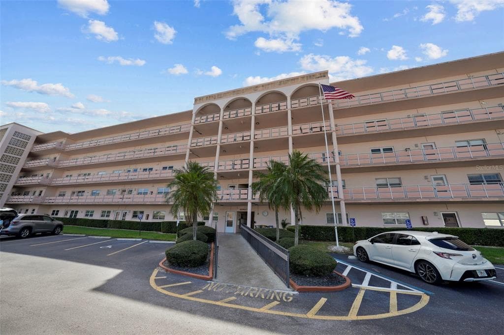 5623 80TH STREET N UNIT 506 ST PETERSBURG, FL 33709