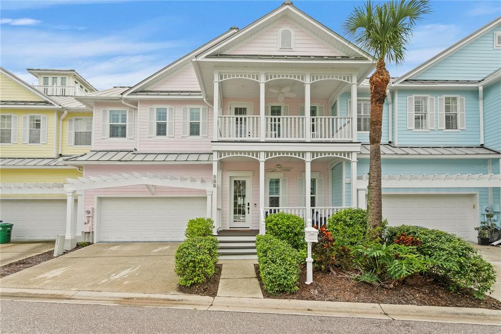 928 HEMINGWAY CIRCLE TAMPA, FL 33602