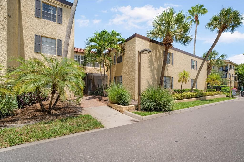 5305 SAN SEBASTIAN COURT UNIT 125 TAMPA, FL 33609