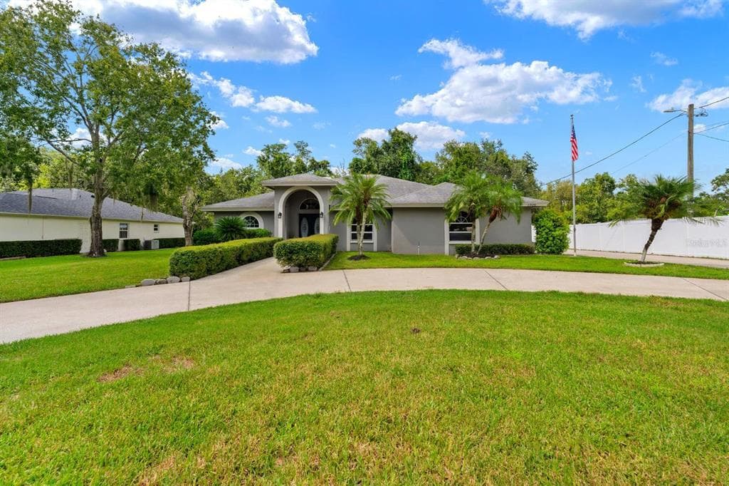 1306 MENDONSA ROAD PLANT CITY, FL 33563