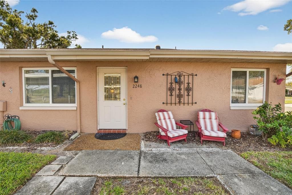 2248 GREENWICH DRIVE UNIT 64 SUN CITY CENTER, FL 33573