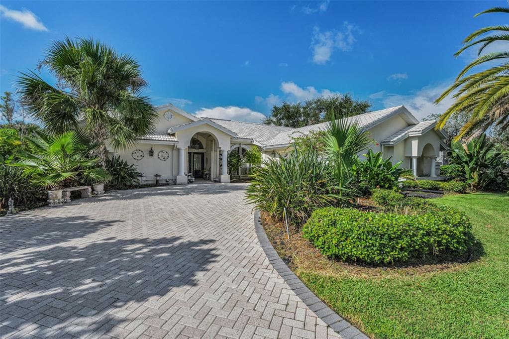 1828 EAGLE TRACE BOULEVARD PALM HARBOR, FL 34685