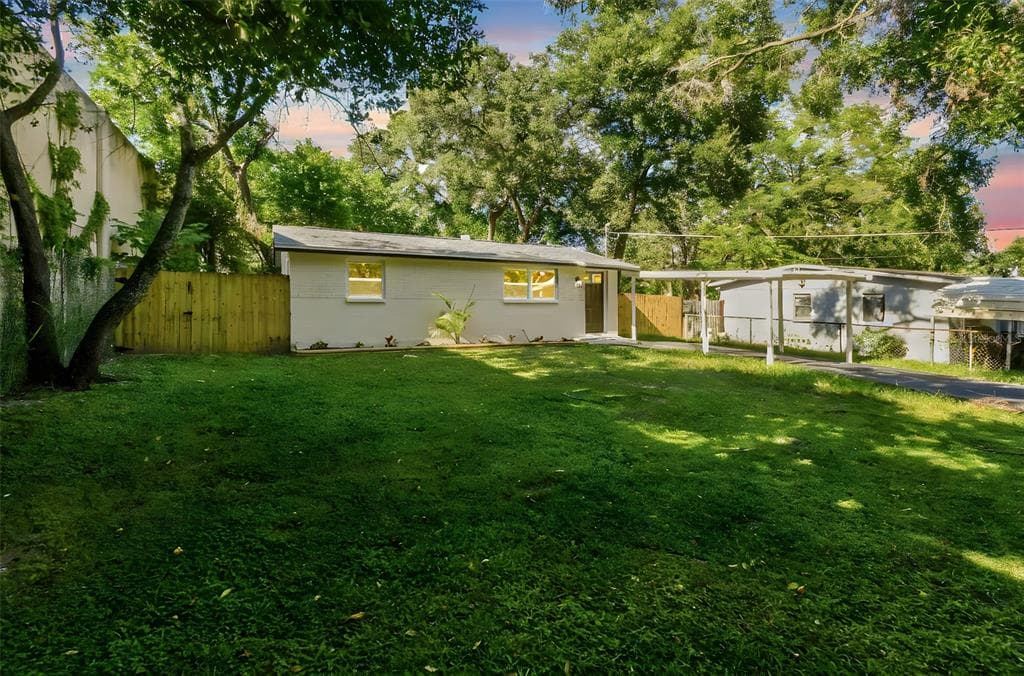702 E LOTUS AVENUE TAMPA, FL 33612