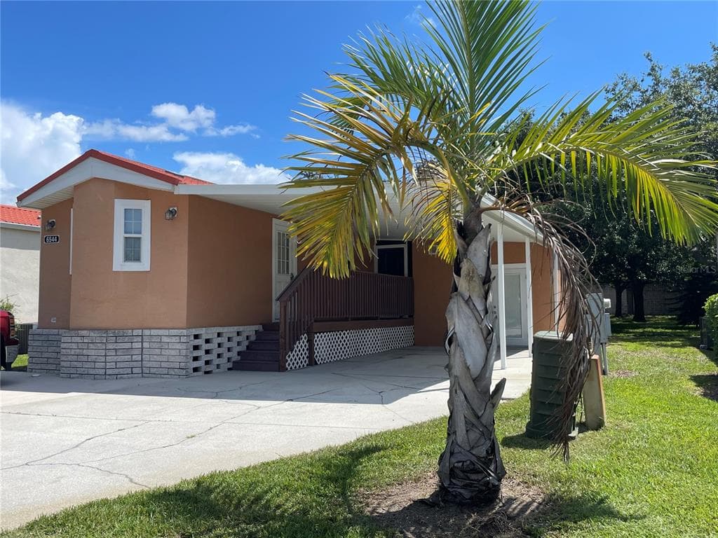 6544 LA MESA ROAD LAND O LAKES, FL 34637