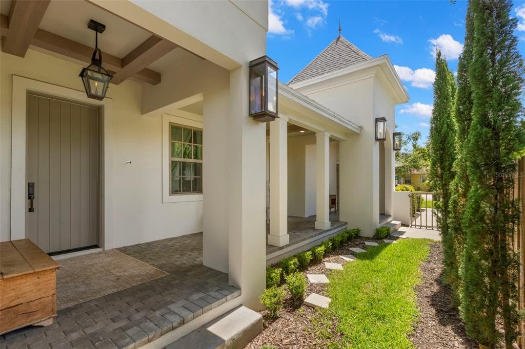 3721 IRIS STREET N ST PETERSBURG, FL 33704