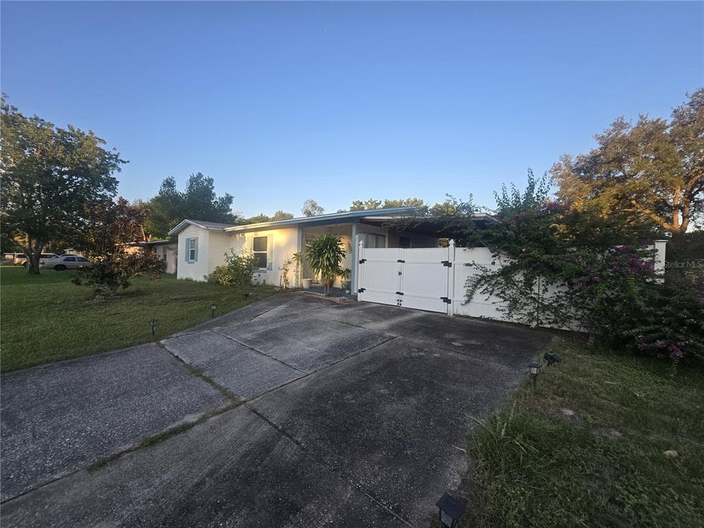 2417 ADAMS AVENUE DELTONA, FL 32738