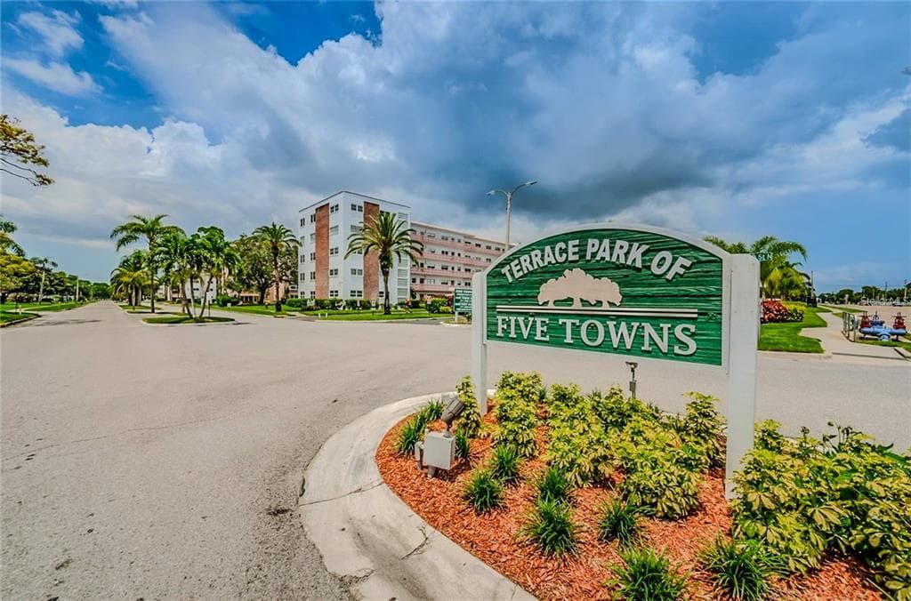 5660 80TH STREET N UNIT A303 ST PETERSBURG, FL 33709