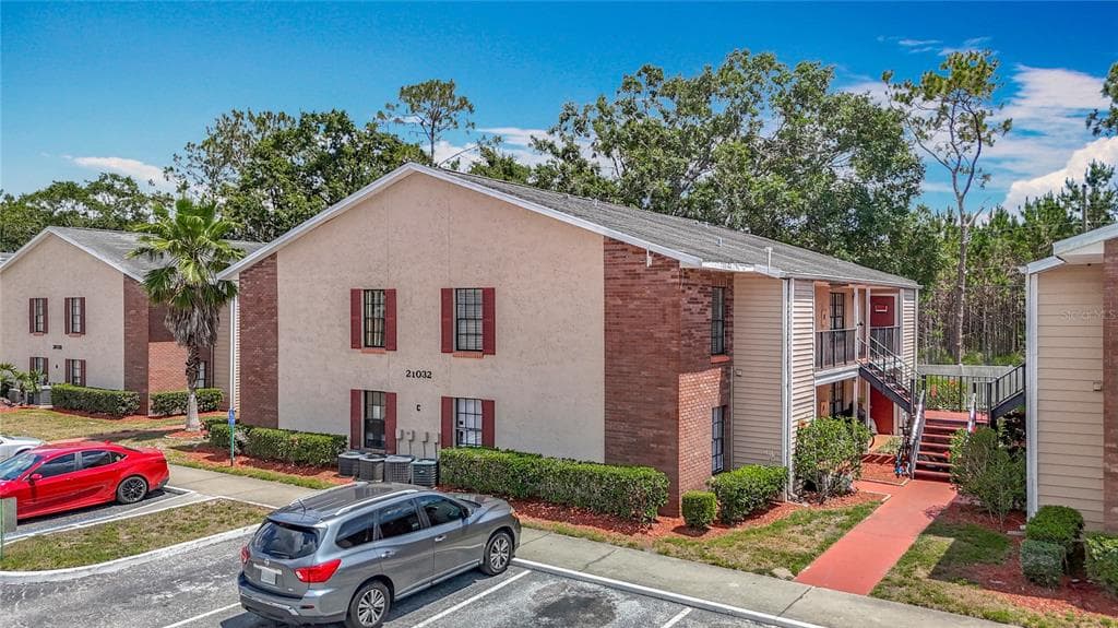 21032 VOYAGER BLVD UNIT 8 LAND O LAKES, FL 34638